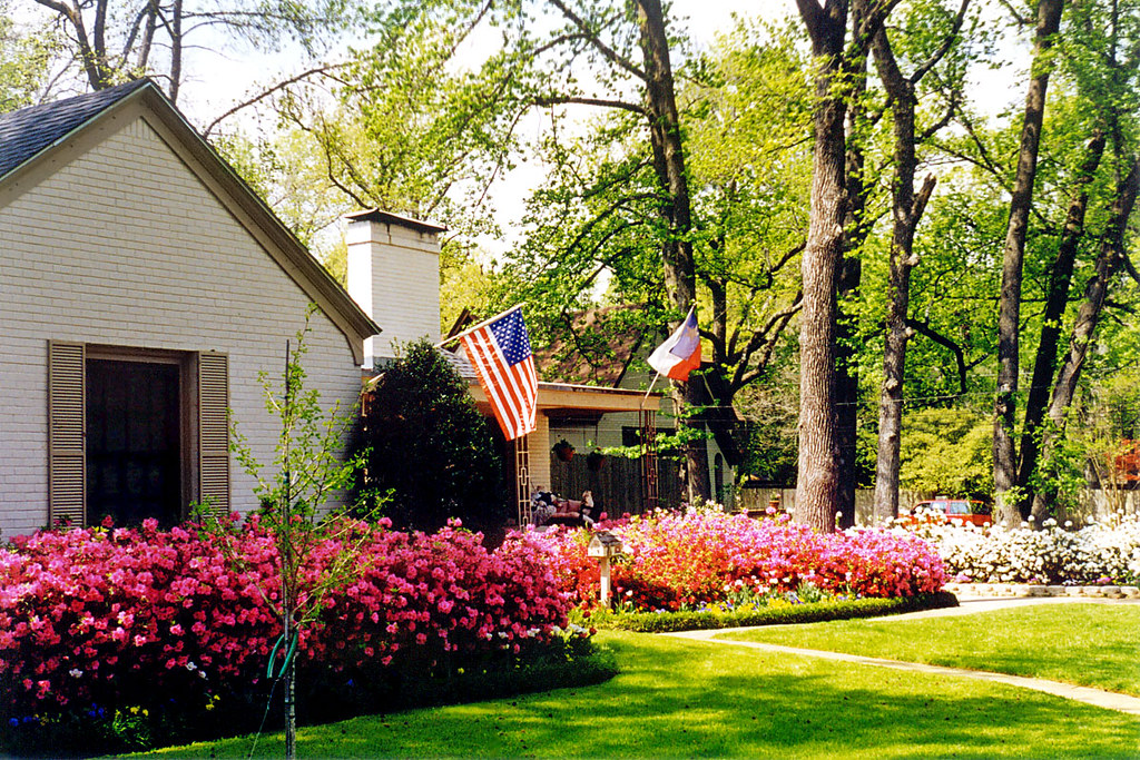 Azalealined House, Tyler, Texas a photo on Flickriver