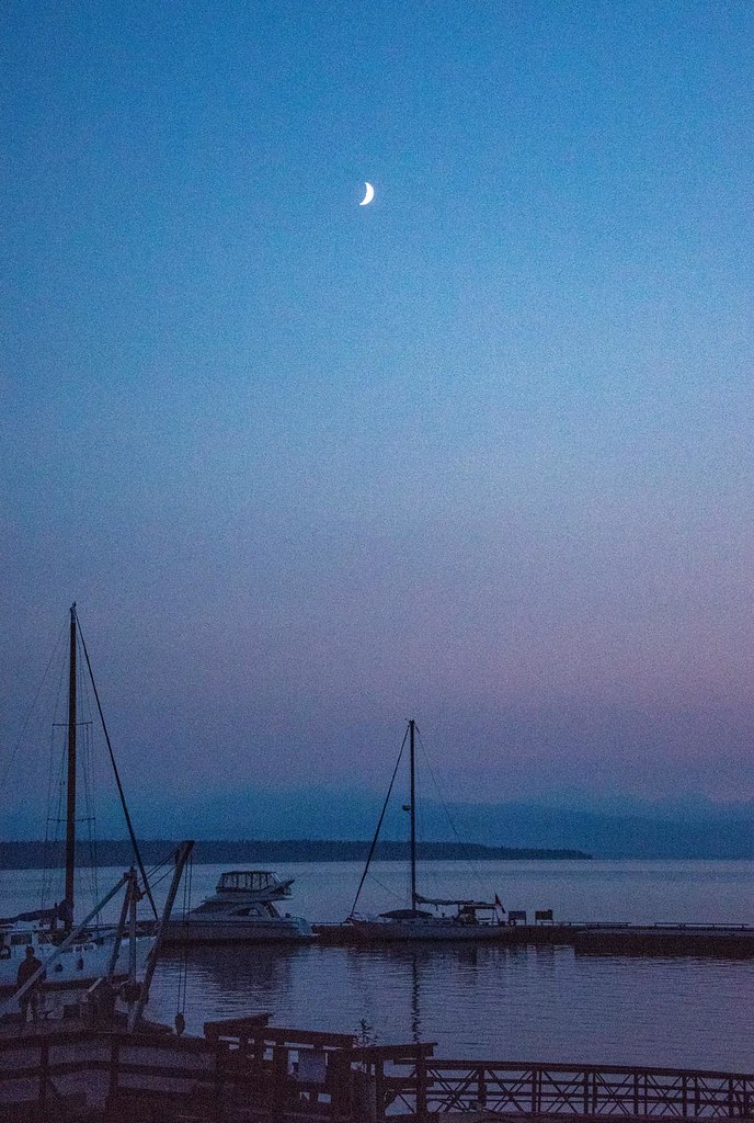 20180815_0165_1 Lund after dark. The Crescent Moon hovers … Flickr