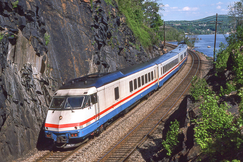 WL327 Amtrak Empire Service train 257 is northbound at Roa… Flickr