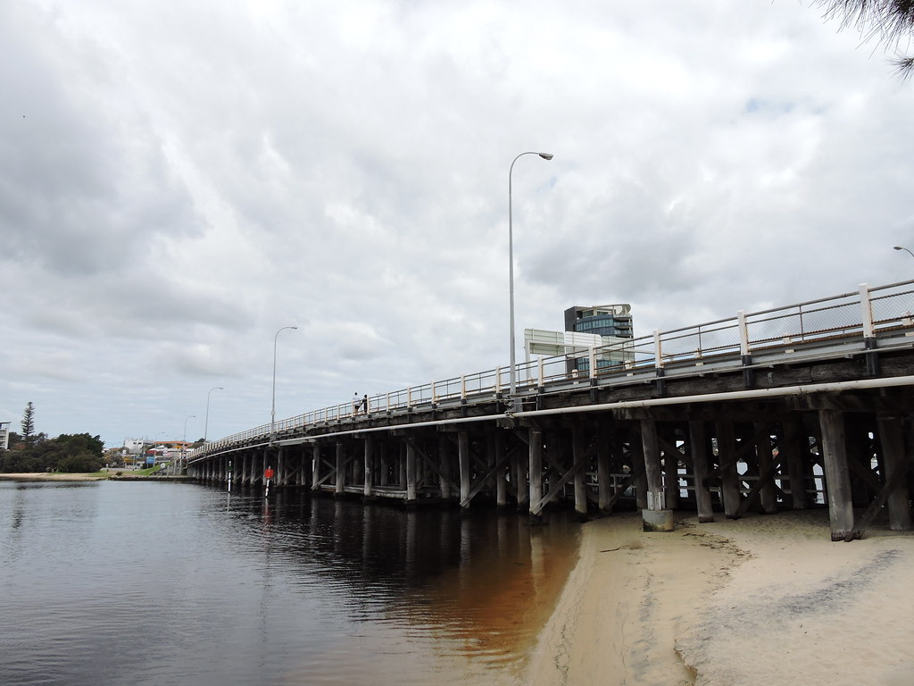 Canning Bridge Canning Bridge a twin timber bridge struc… Flickr
