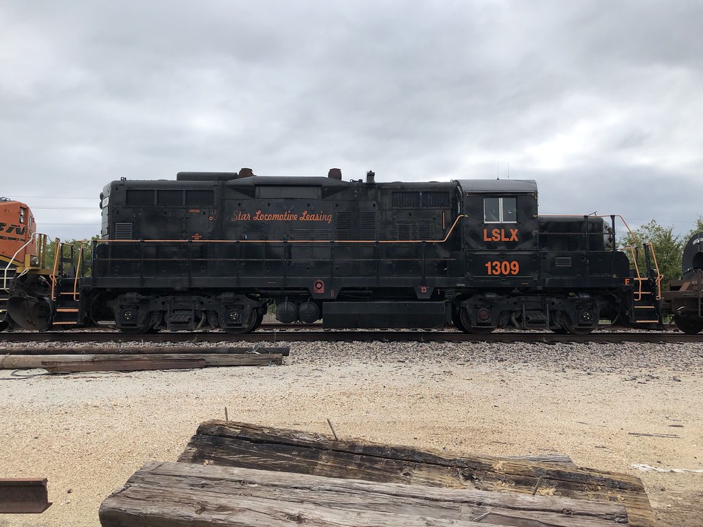 9/23/2018 LSLX 1309 [EMD GP9r] Lone Star Leas… Flickr