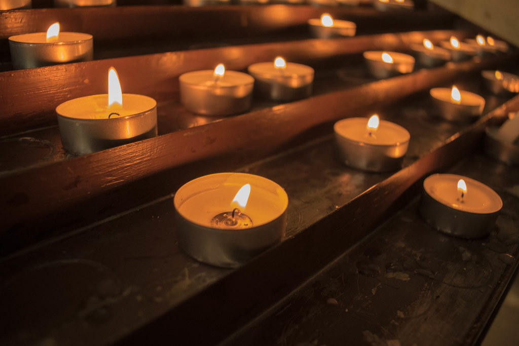 Candle church Sant Nicholas le candele nella basilica di S… Flickr