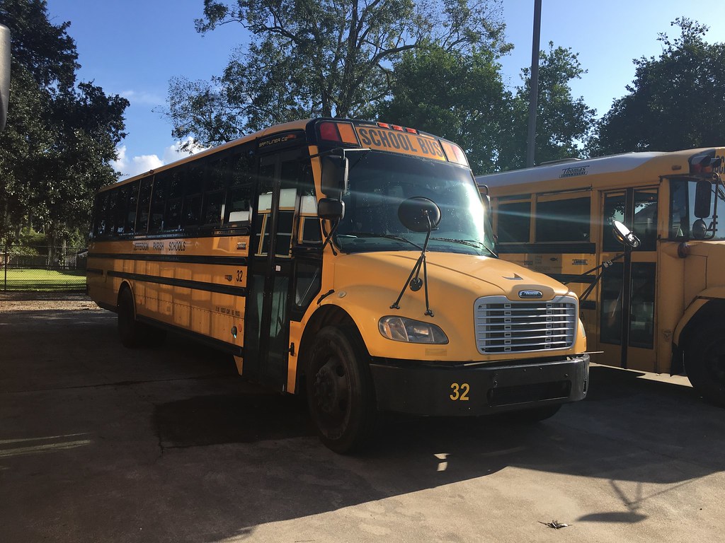 Jefferson Parish Public Schools (Bus; 32) "Bus is owned an… Flickr