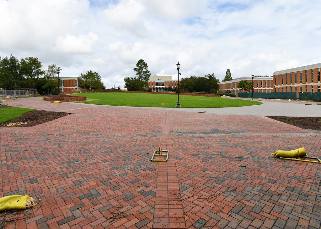 Belk Plaza View of the great lawn from Rowe. UNC Charlotte