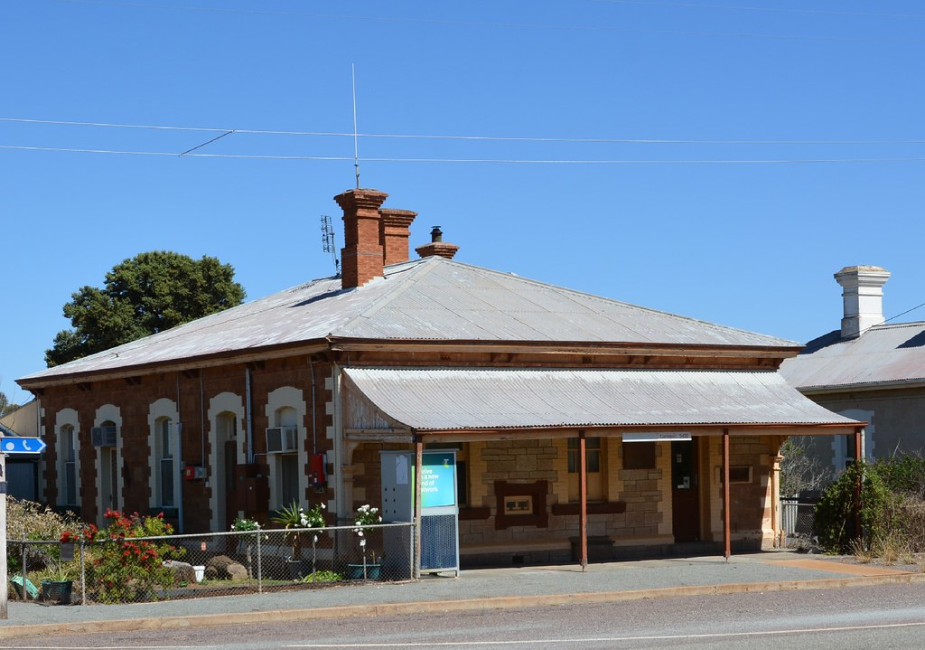 Substantial stone Post Office and residence at Carrieton (… Flickr
