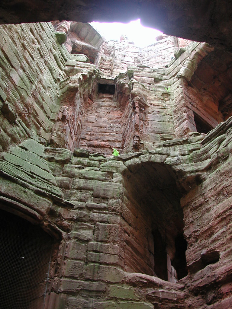 bothwell (4) Mary Queen of Scots cell at Bothwell Castle Anelle