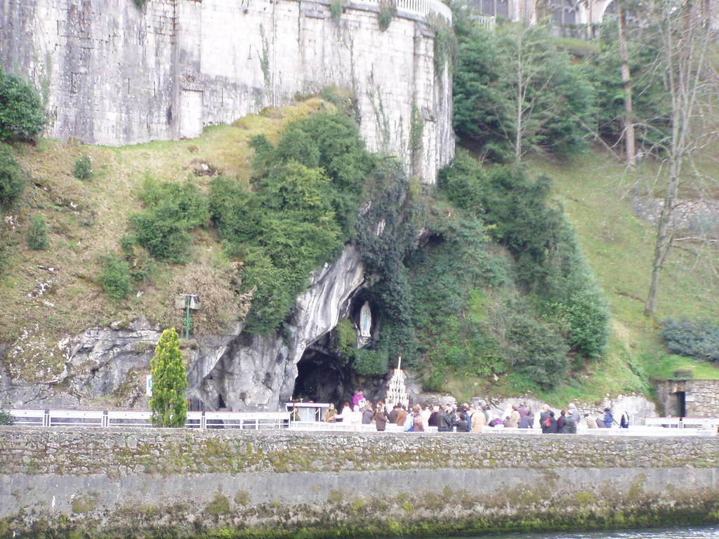 Grotto Lourdes, France Early Morning Mass at the Grotto,… Flickr