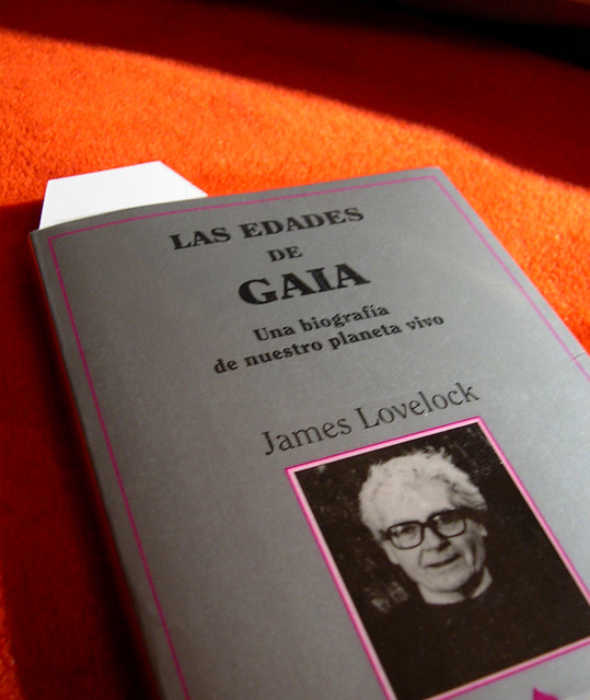  Las edades de Gaia Estos días leo... "las edades de G… Flickr