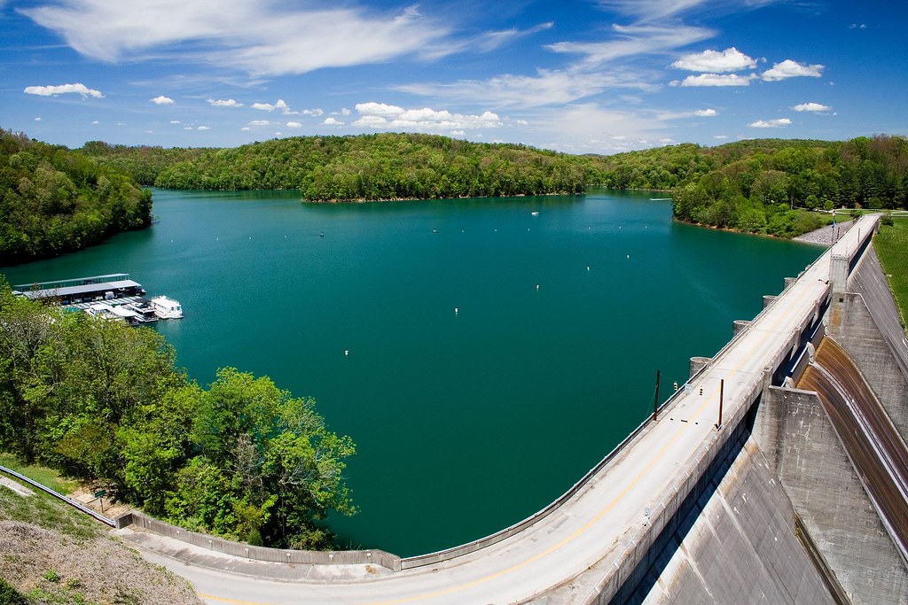 A Curve in the Road Norris Dam State Park, May 2007 While … Flickr
