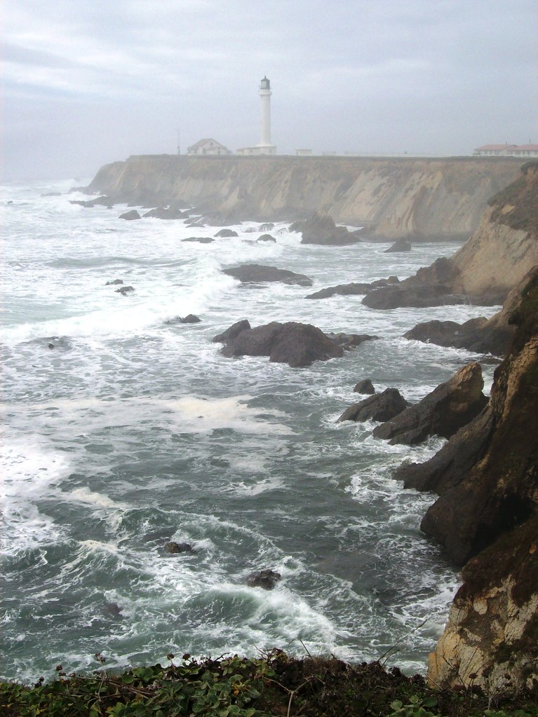 Point Arena Lighthouse and the crashing surf in Sonoma Cou… Flickr