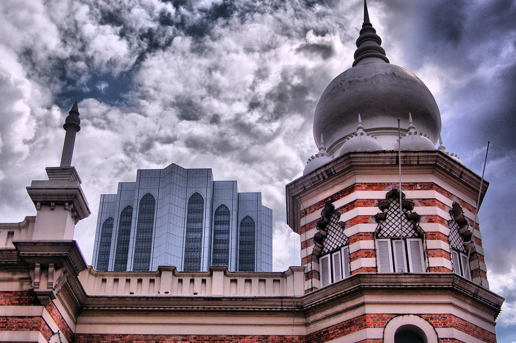 KL contrasts The Sultan Abdul Samad Building with the Daya… Flickr