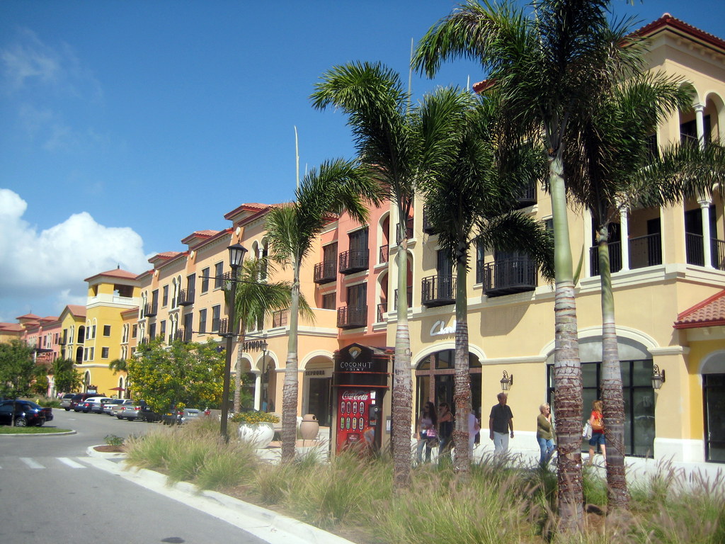 Coconut Grove, a great outdoor shopping center Erik Jaeger Flickr