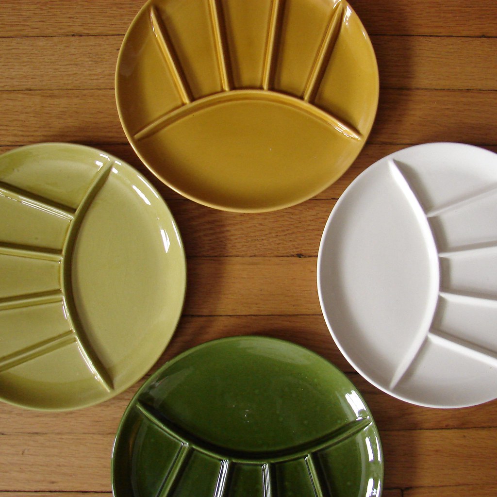 Vintage plates A vintage find photographed for my etsy sho… Flickr