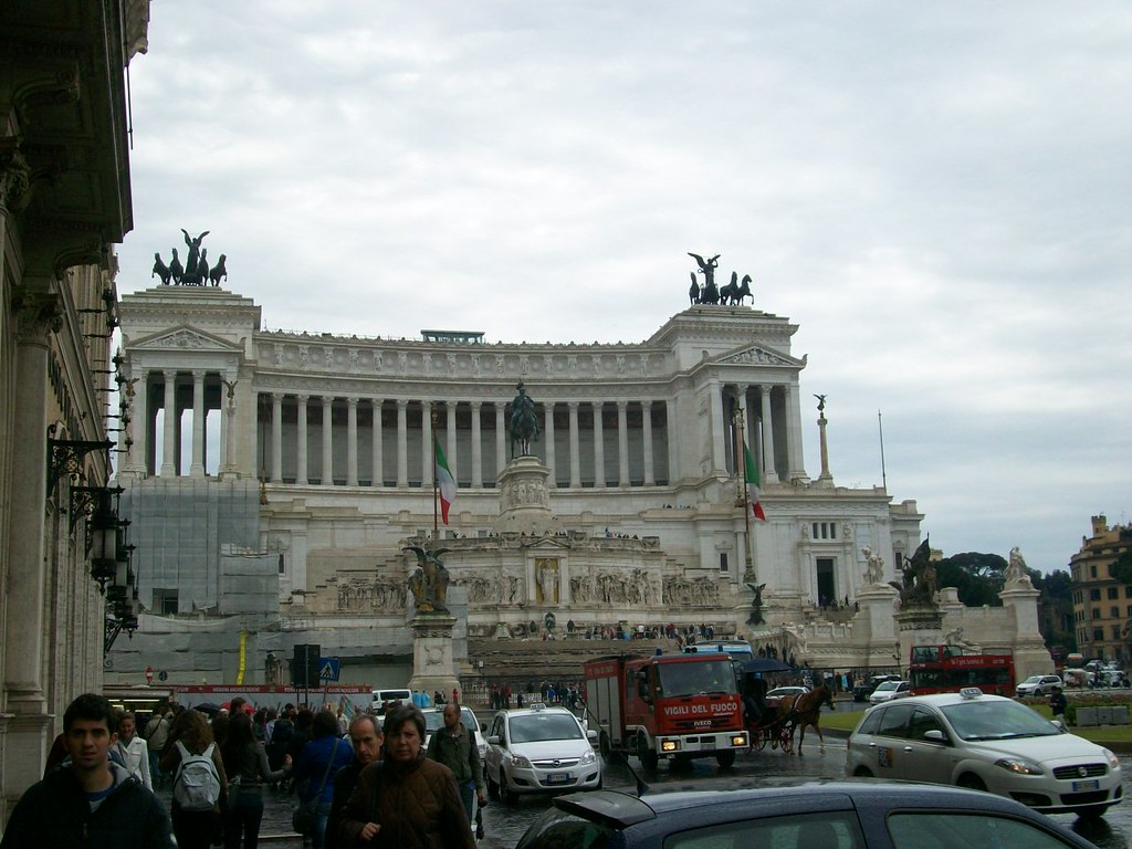 100_1279 "the wedding cake building," as the italians call… Flickr