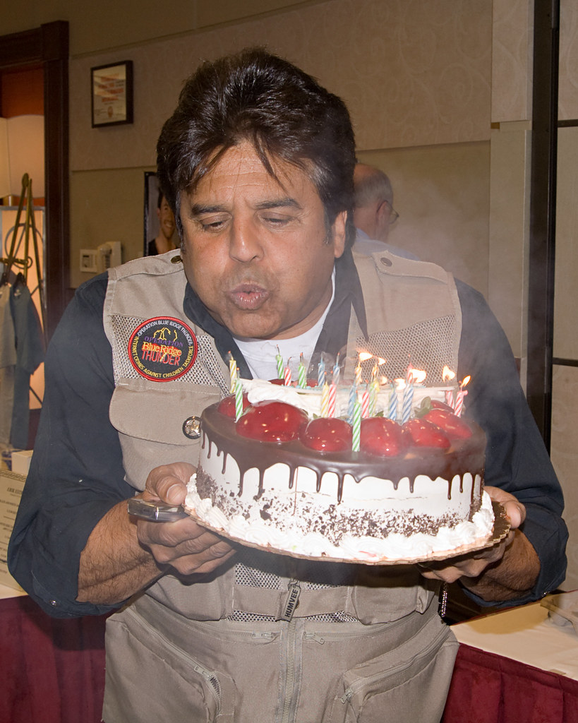 Erik Estrada's Surprise Birthday Cake (3) Erik Blowing Out… Flickr