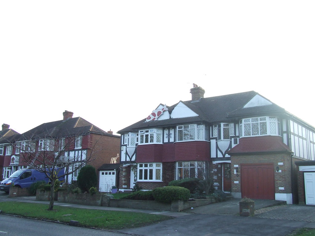 Lower Morden Lane Lights Ever wondered why theres a fish? … Flickr