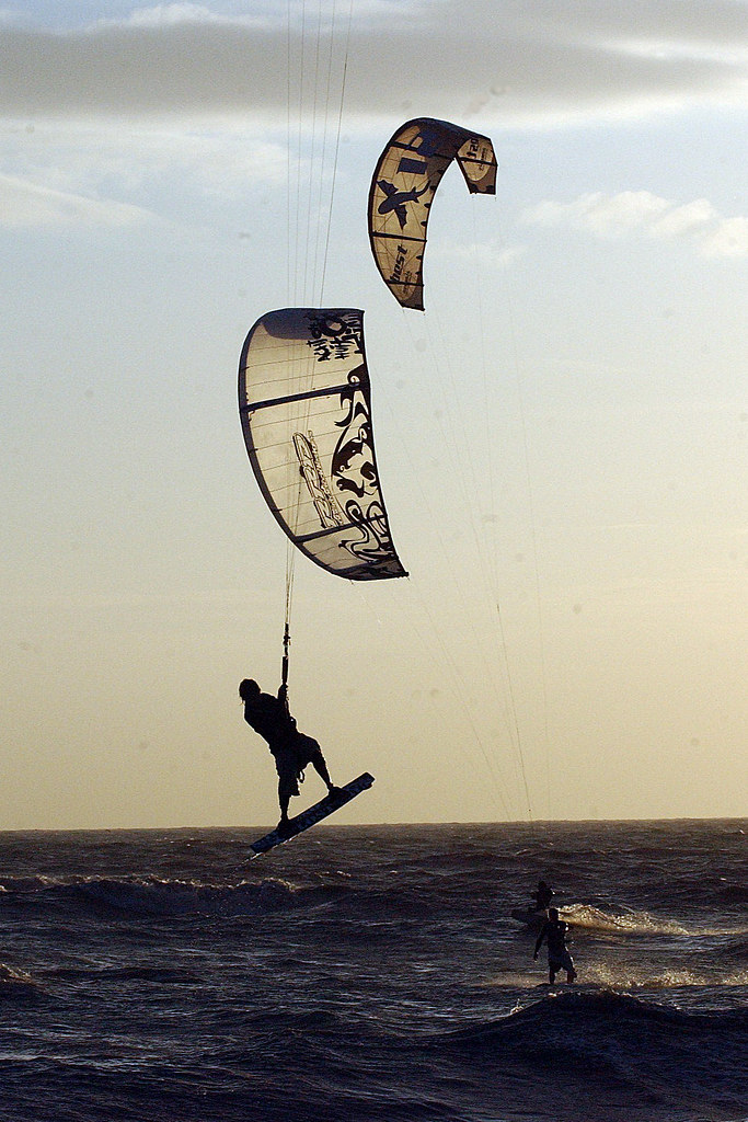 Kitesurfing off Goring, West Sussex Sea conditions off Gor… Flickr