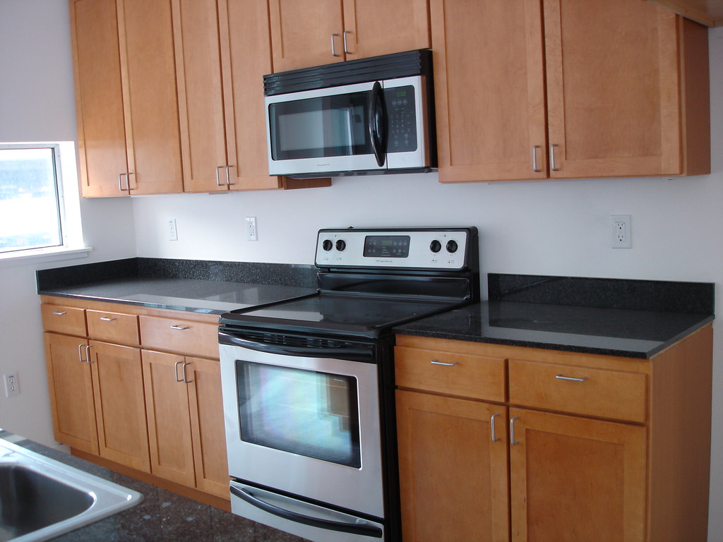 DSC05011.JPG Kitchen, 3 bedroom, 2 bath unit. 1,500 square… Flickr