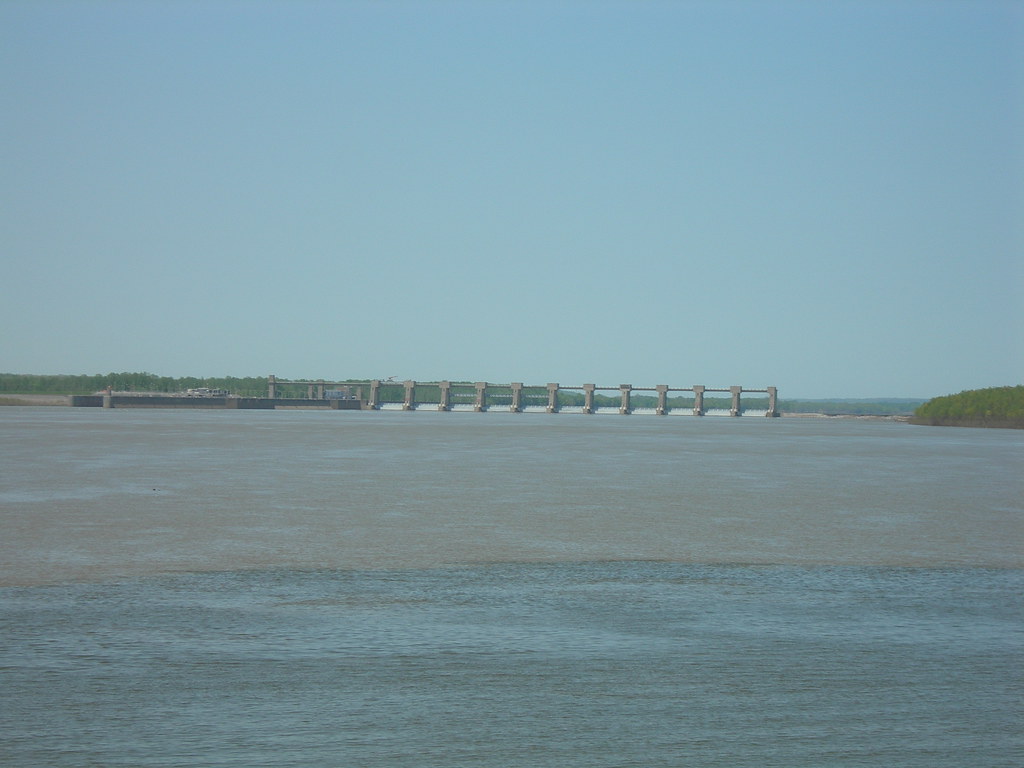 Smithland Dam Taken from Smithland, Kentucky You can see t… Flickr