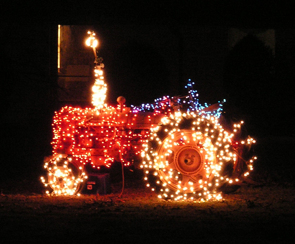 It's a Farmall Christmas Farmall H tractor decorated for t… Flickr
