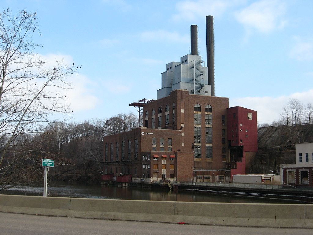 Old Power Plant Akron, Ohio Old Ohio Edison plant on Cuyah… Flickr