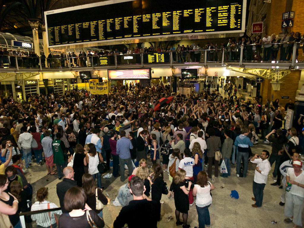 Liverpool Street Party128 Apaché Flickr