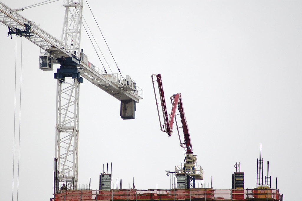 cranes Construction. Downtown Grand Rapids 300mm behind th… Flickr