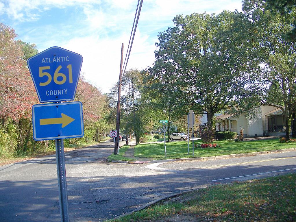 Moss Mill Road In passing this intersection, I was attract… Flickr