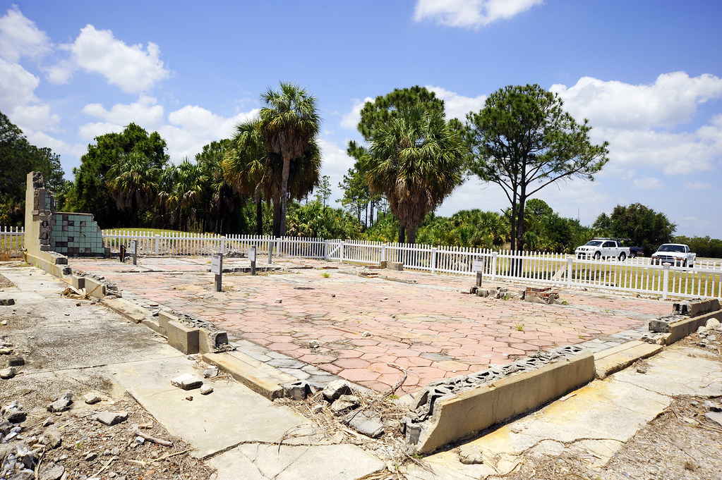 Remains of The Grand Central Airport at The Weedon Island … Flickr