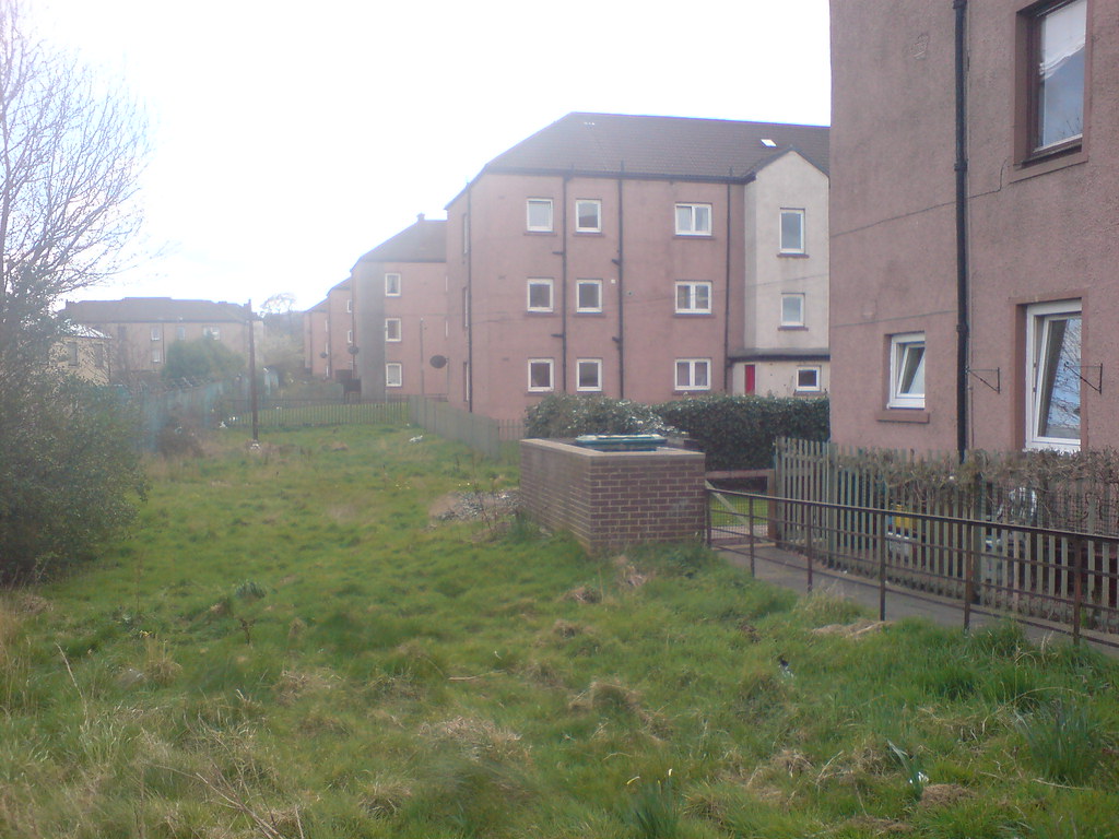 Back greens in Broomhouse, Edinburgh Tenements on Broomhou… Flickr