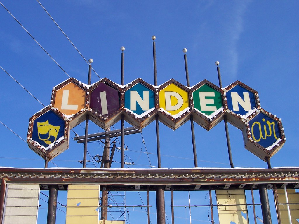 OH Columbus Linden Air DriveIn The sign for the Linden … Flickr