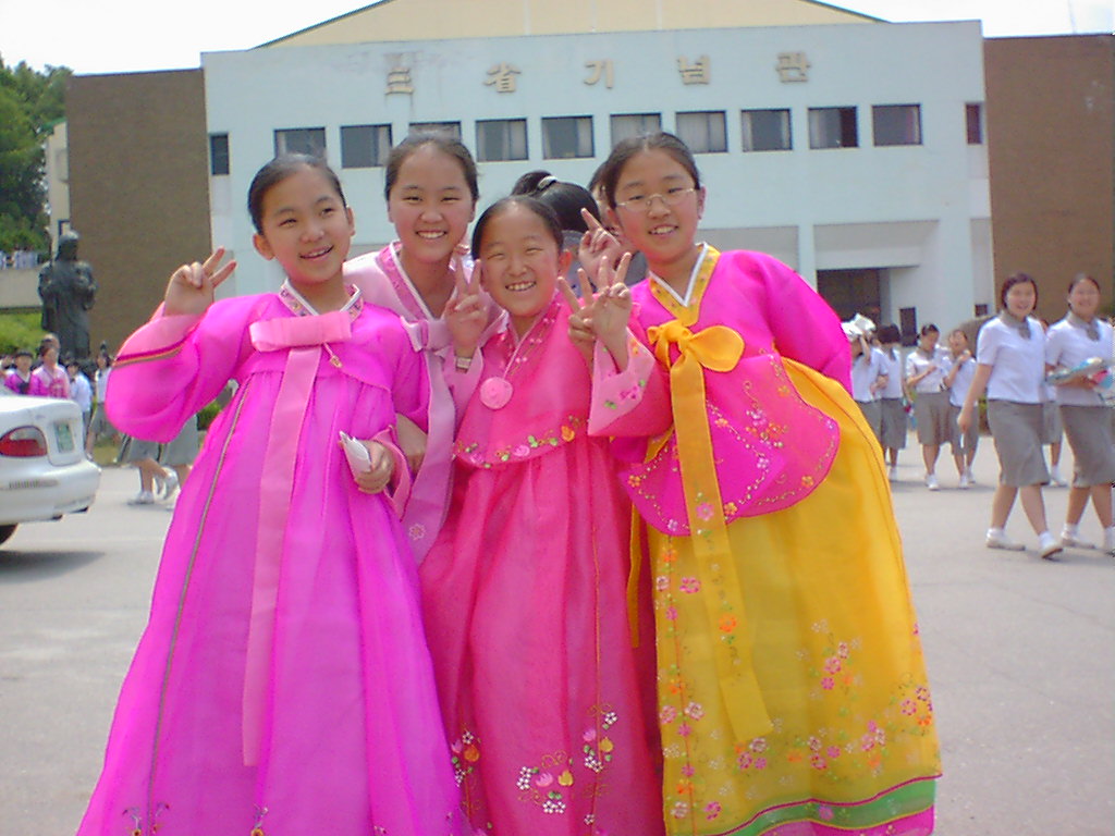 Korean middle school students in hanbok My students in Kwa… Flickr