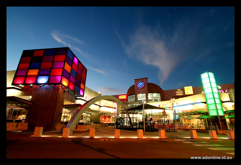 Northland Shopping Centre The entrance to the Northland Sh… Flickr