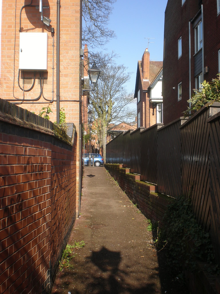 Evington Footway, Leicester The Evington Footway runs from… Flickr