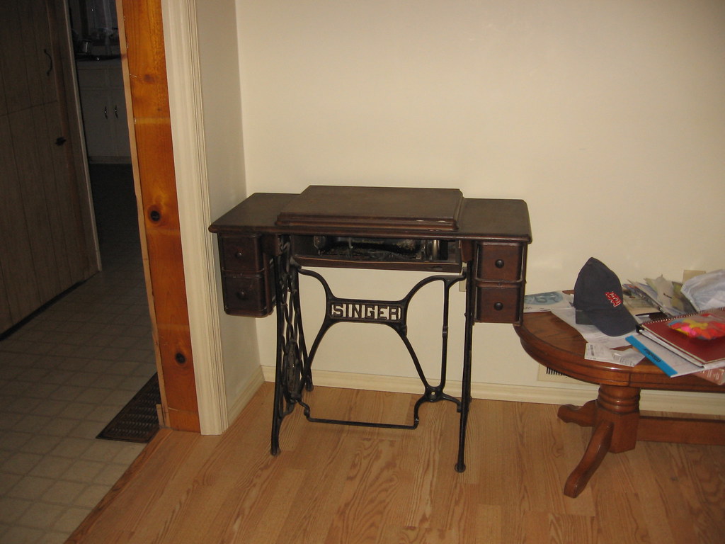 new machine table The machine is being repaired A & M Accessories