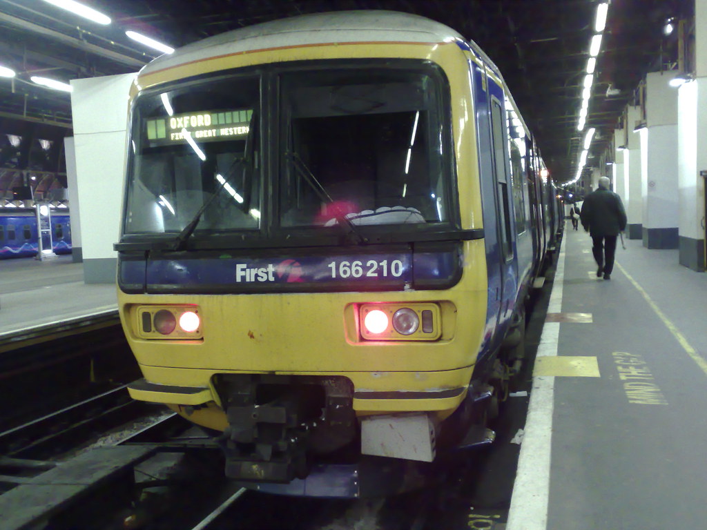 Oxford train at Paddington The Oxford train about to leave… Flickr