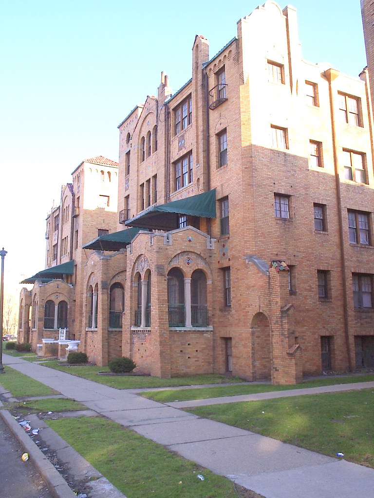Side View 925 Whitmore Road, La Fer ApartmentsDetroit M… Flickr