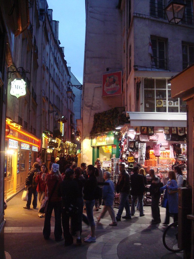 Latin Quarter at dusk Busy evening in Latin Quarter Pari… Flickr