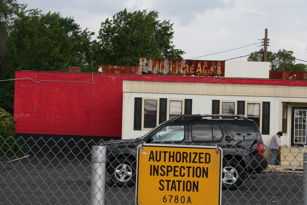 Baltimore City on Reisterstown Road. I love how the yellow… Flickr
