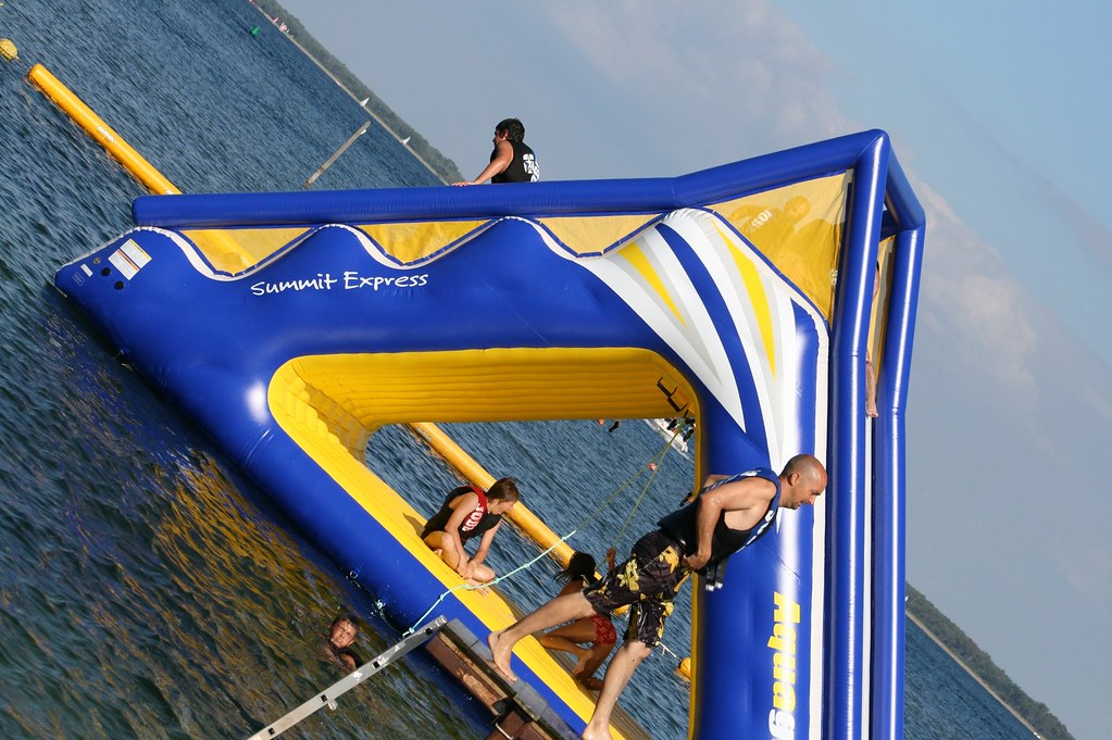 Toboggan L'AquaPark de Biscarrosse est ouvert de Mai a fin… Flickr