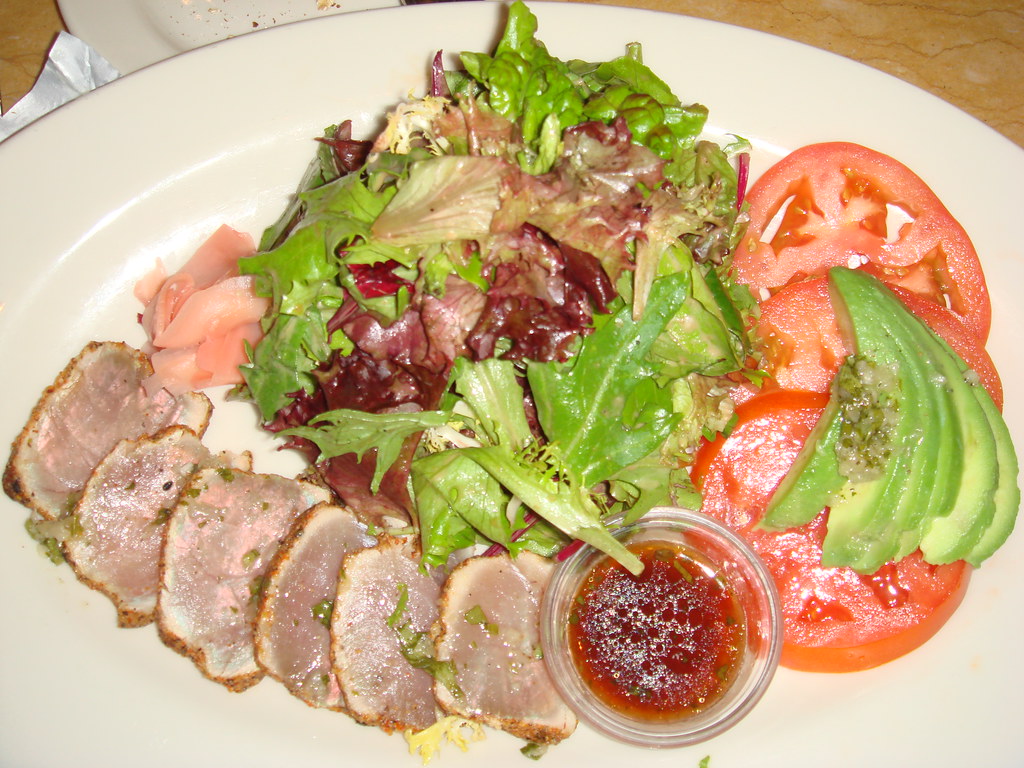 SEARED TUNA TATAKI SALAD Lunch with friends at The Cheesec… Flickr