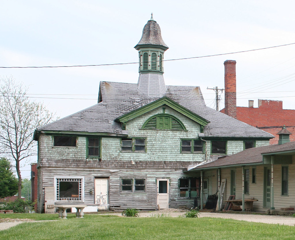 Grayville_IL02 Carriage house of the Gray Residence, part… Flickr