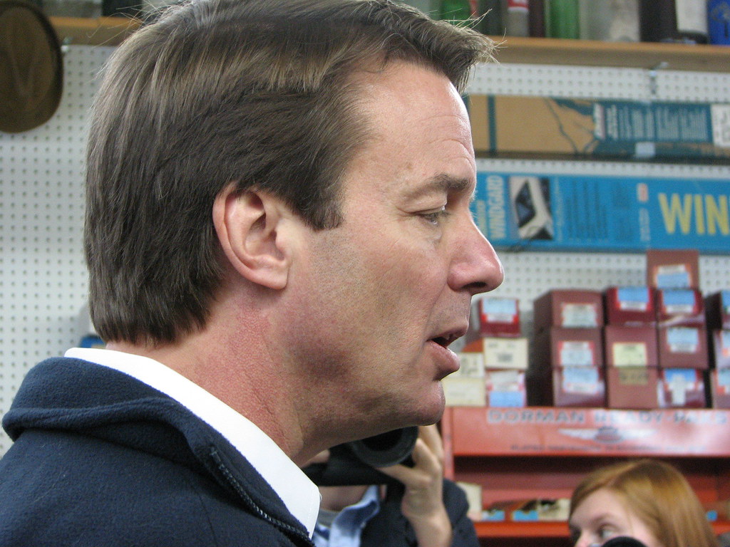 Patrick, S.C. Joyner Sales John Edwards visits a sportin… Flickr