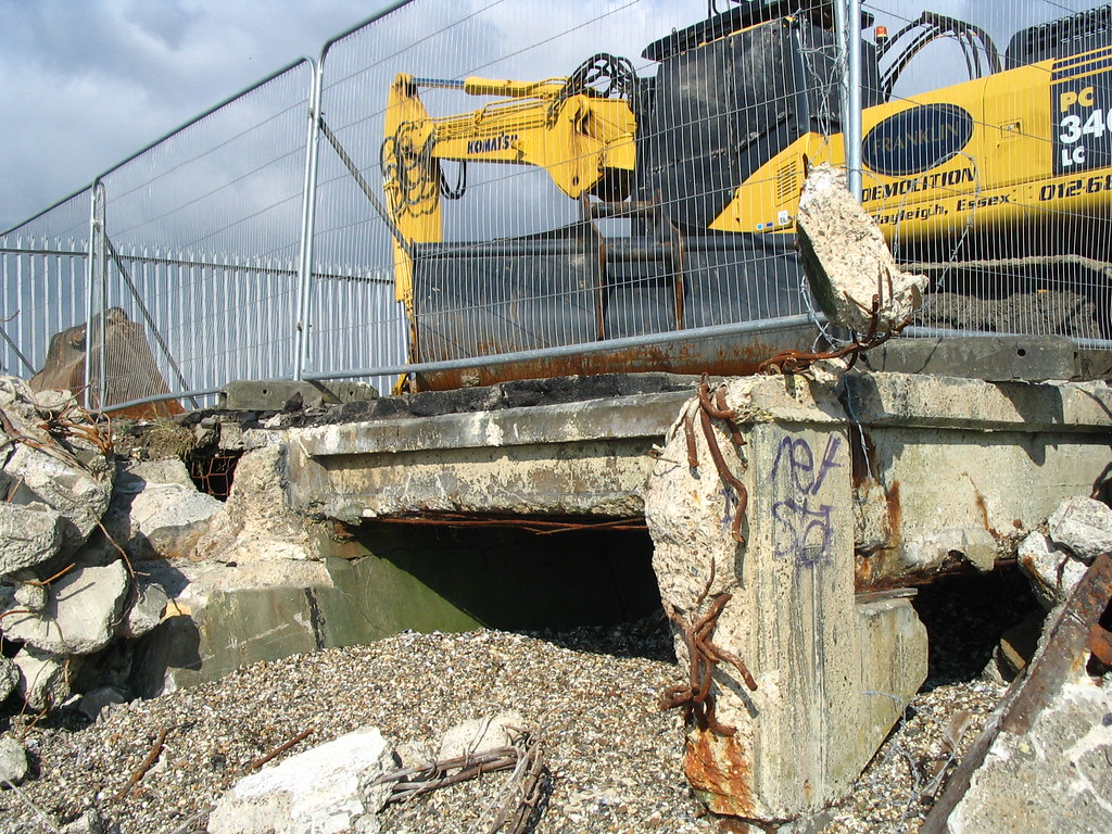 Southend Corporation Jetty Destruction Look at the Hole … Flickr