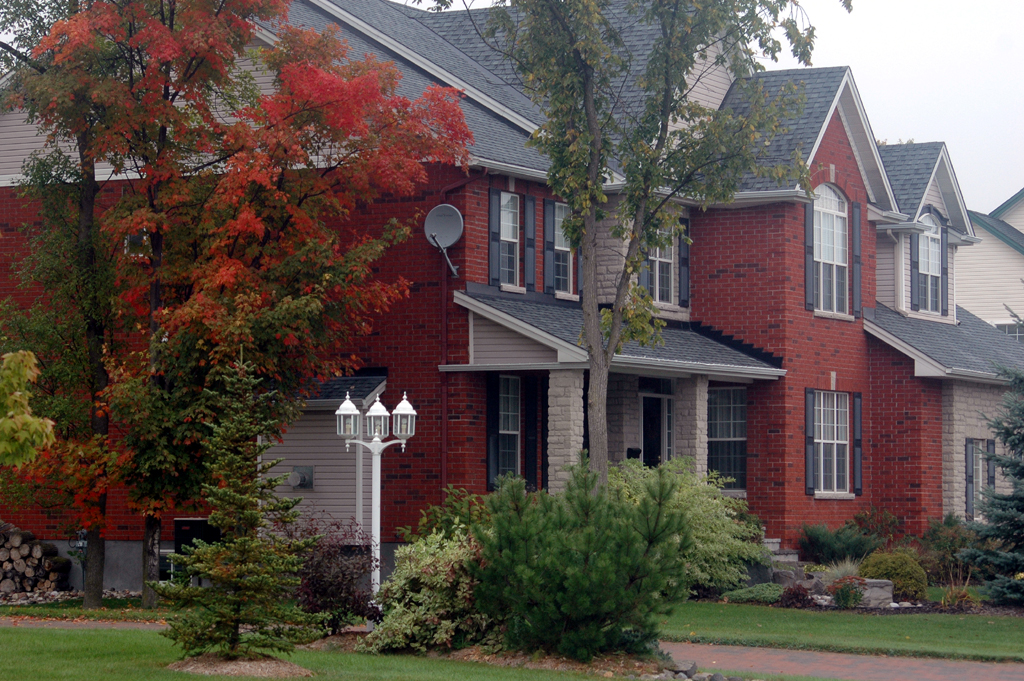 Red Brick Home I kinda admired this house.. looks nice in … Flickr