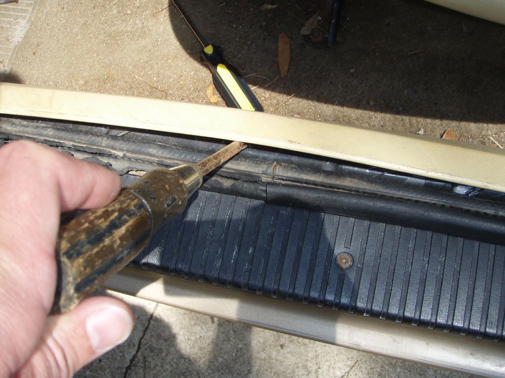 P5141679 Jeep Cherokee Drivers Side Door Weather Stripping