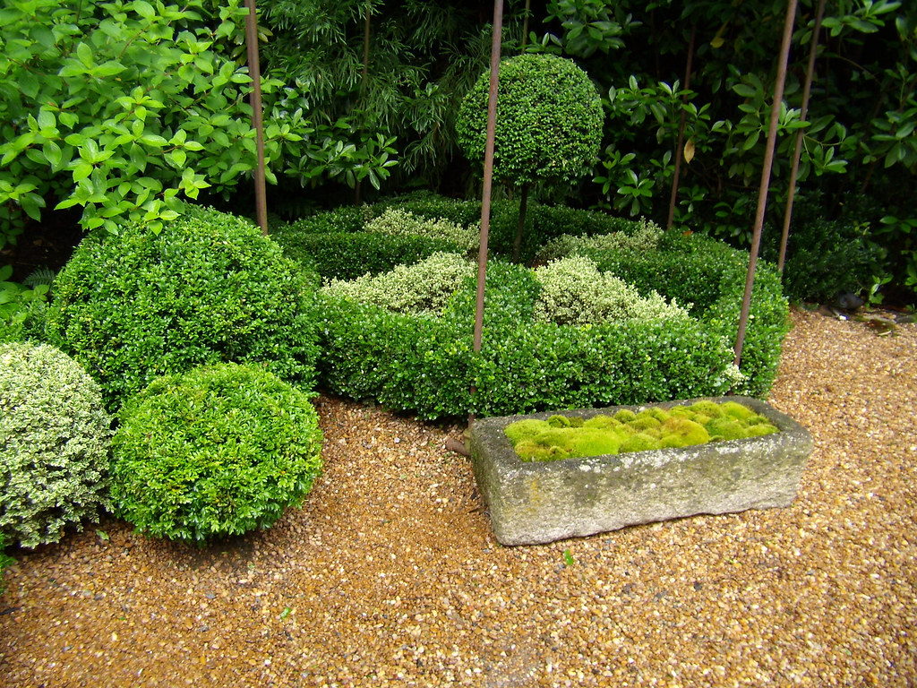 P5170128DuckPondGardenFrenchLittleMaze Terry Kearns Flickr