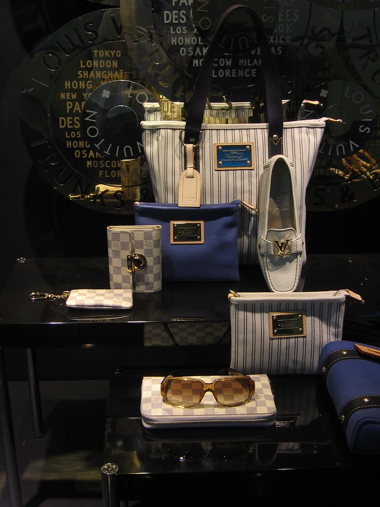 Louis Vuitton Display Case 3 iirraa Flickr