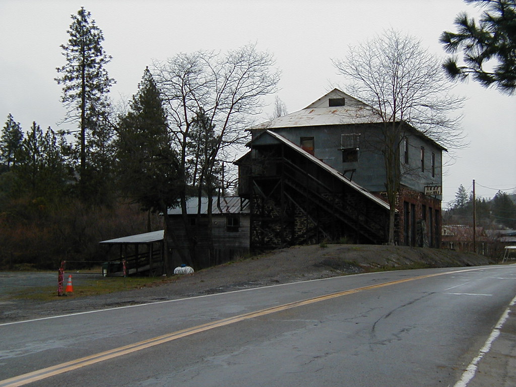 Big Oak Flat, CA The stone building in town, built 1853. Frank Duck Flickr