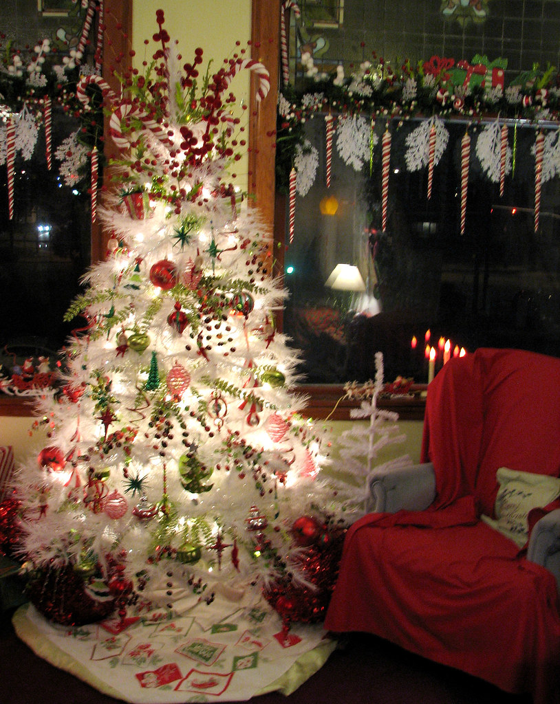 come sit by the tree Queen Anne Victorian Mansion decorate… Flickr